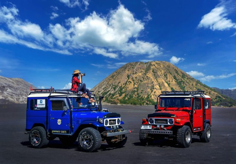 Java,indonesia-aug,30,2023,:,Tourists,And,4x4,Jeep,For,Tourist,Rental